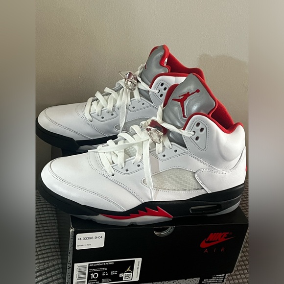 Jordan retro 5s - Picture 2 of 4